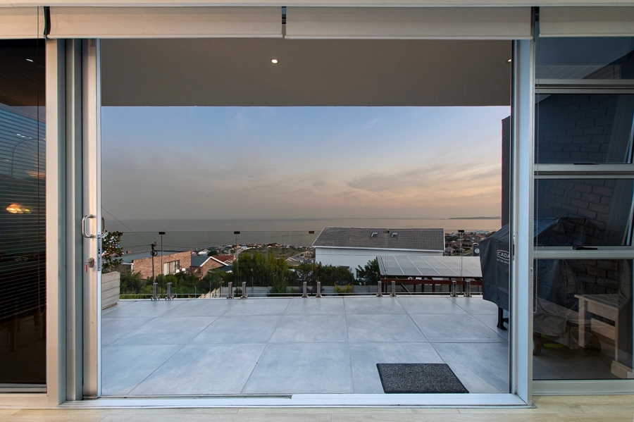 To Let 1 Bedroom Property for Rent in Dana Bay Western Cape